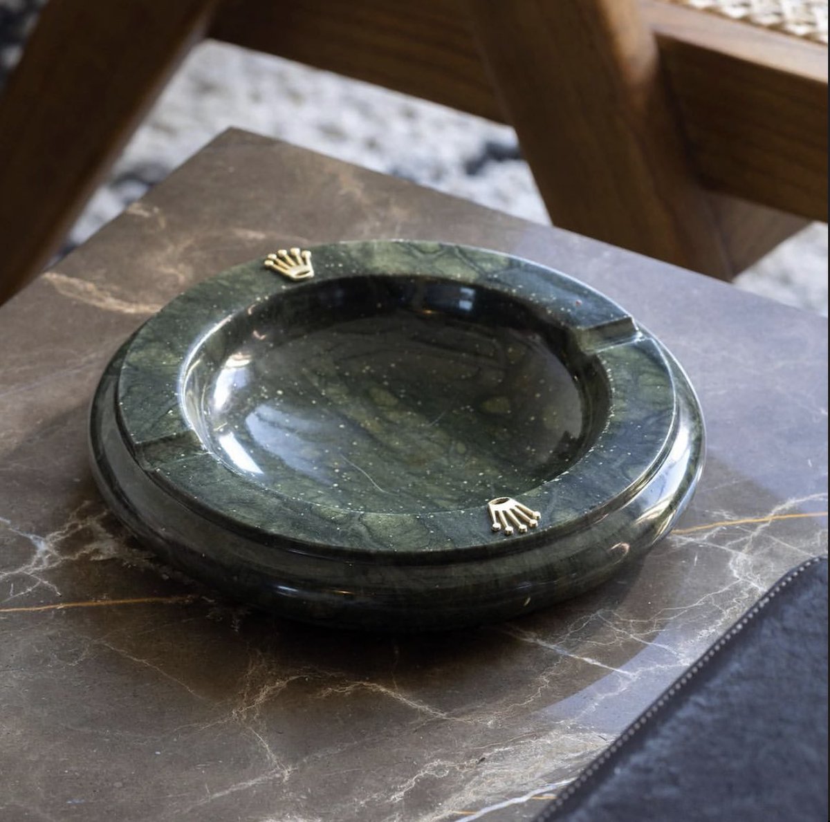 StreetFashion01's tweet photo. Vintage Marble Ashtrays by Rolex🖤 https://t.co/HVmXcFdj7a