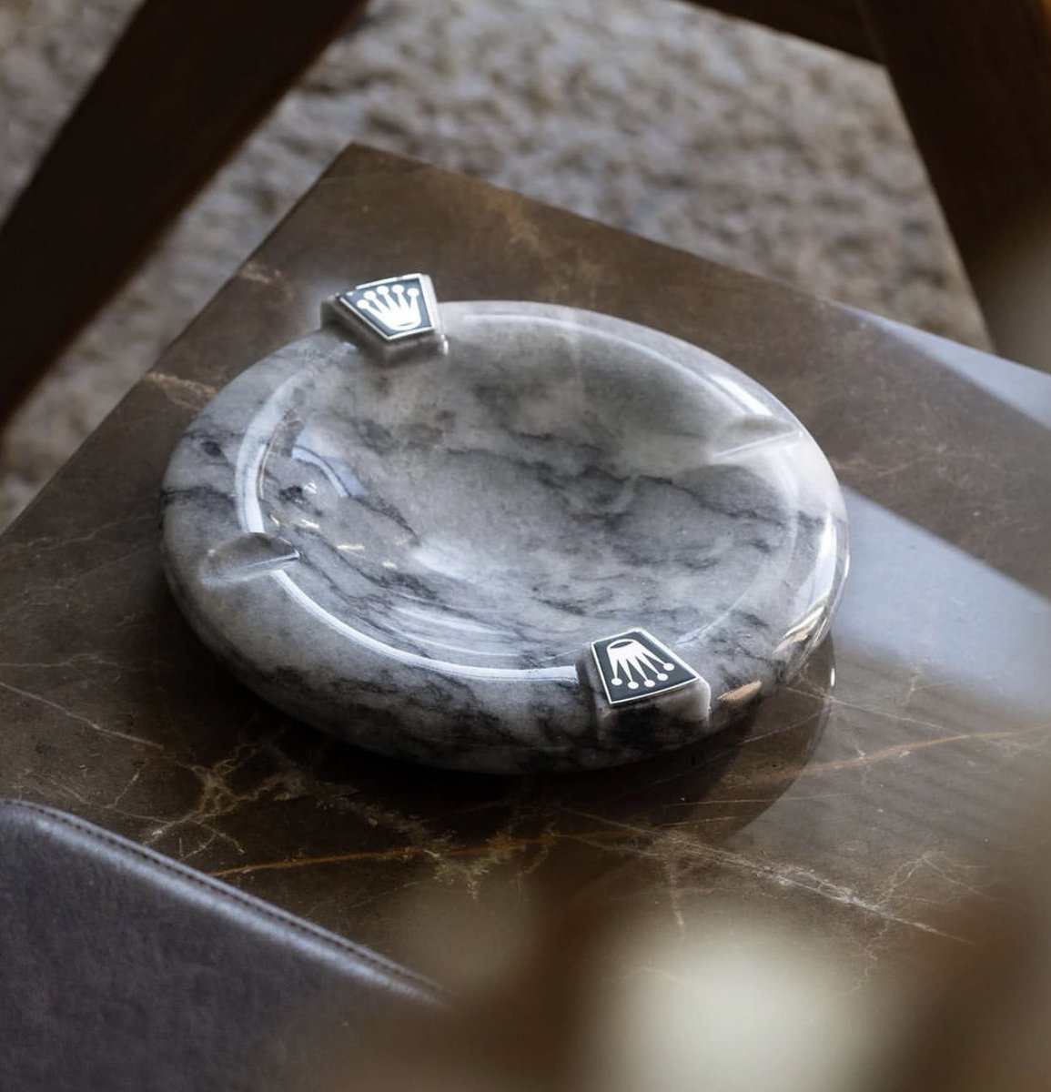 StreetFashion01's tweet photo. Vintage Marble Ashtrays by Rolex🖤 https://t.co/HVmXcFdj7a