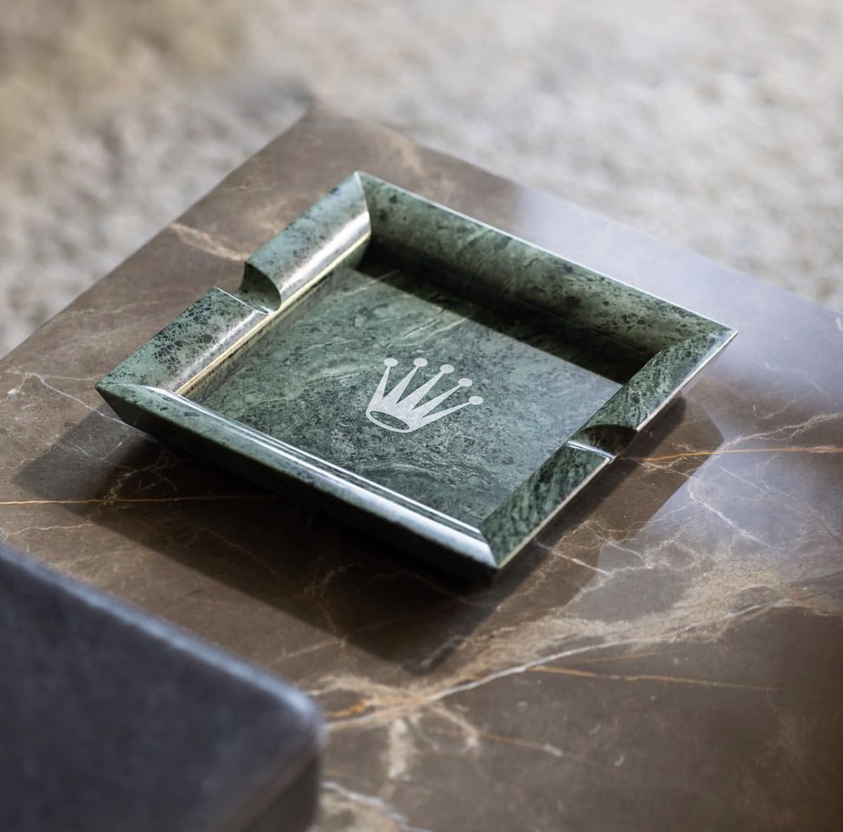 StreetFashion01's tweet photo. Vintage Marble Ashtrays by Rolex🖤 https://t.co/HVmXcFdj7a