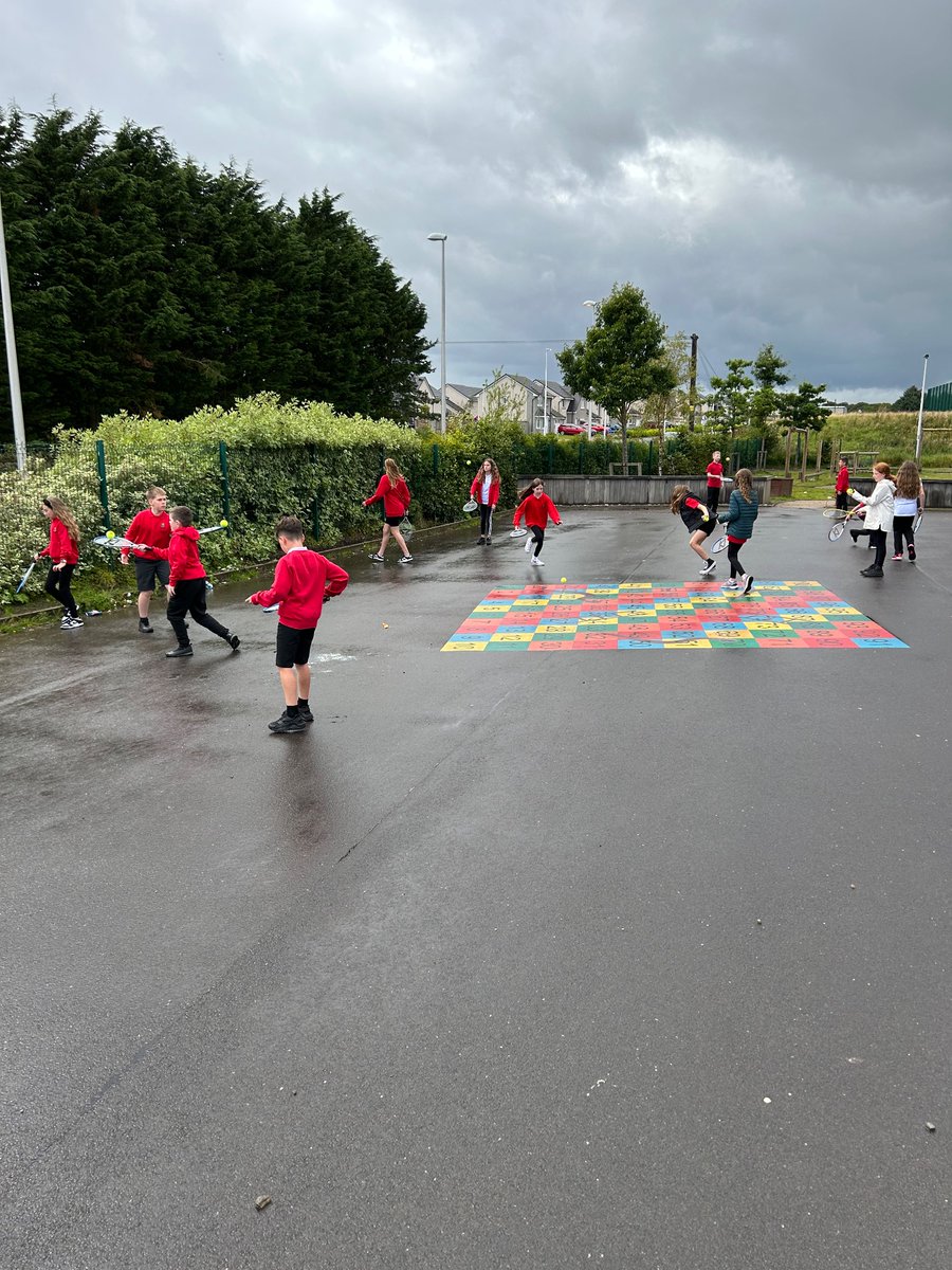 SchoolHillside1's tweet photo. I think #P6B preferred last week’s rain to this week’s sunshine while practising our tennis skills ☀️ 🎾 https://t.co/gkjOX0stMf
