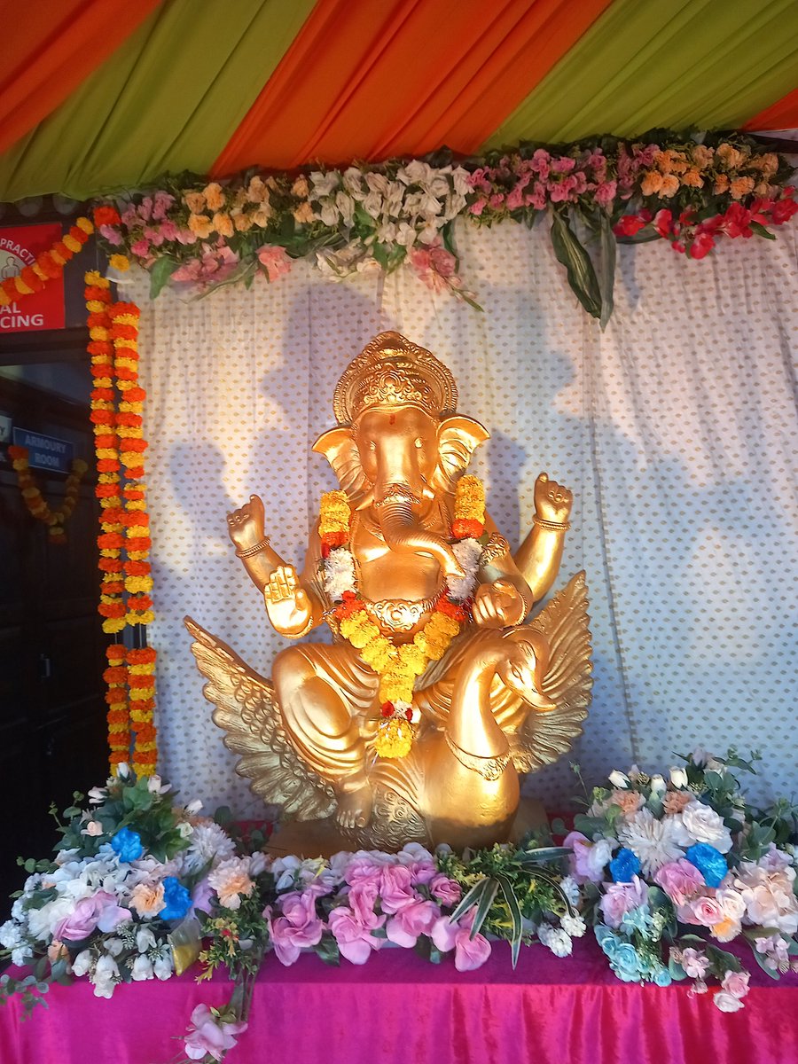 NevesjosephQua1's tweet photo. Friends 

Wishing my Hindu Brethren God Satyanarayana's  blessings. !!

Today I had the privilege and opportunity to witness the Satyanarayana Pooja / Puja at OUR GUARDIAN's Station ...THEE Police station of Old Goa that guards and Protects thee Paradise island of Divar https://t.co/ODhpxw95z7
