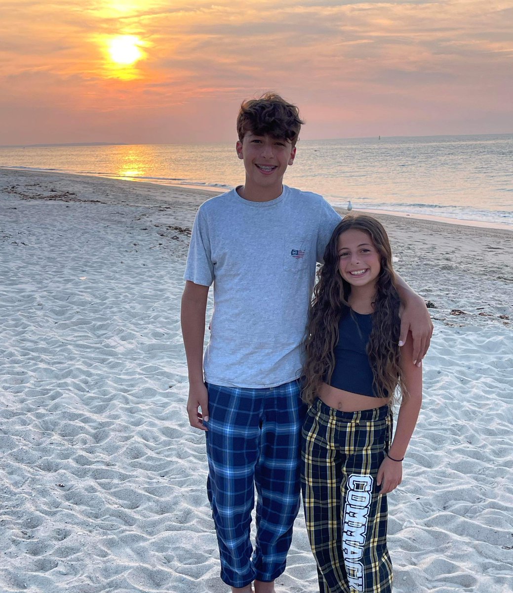 CommackSchools's tweet photo. Making the most of the last few days before school starts! Jordan and Lily in Montauk on their #CougarTravels #CommackSchools #commackmiddleschool https://t.co/0MUPTZUx0I