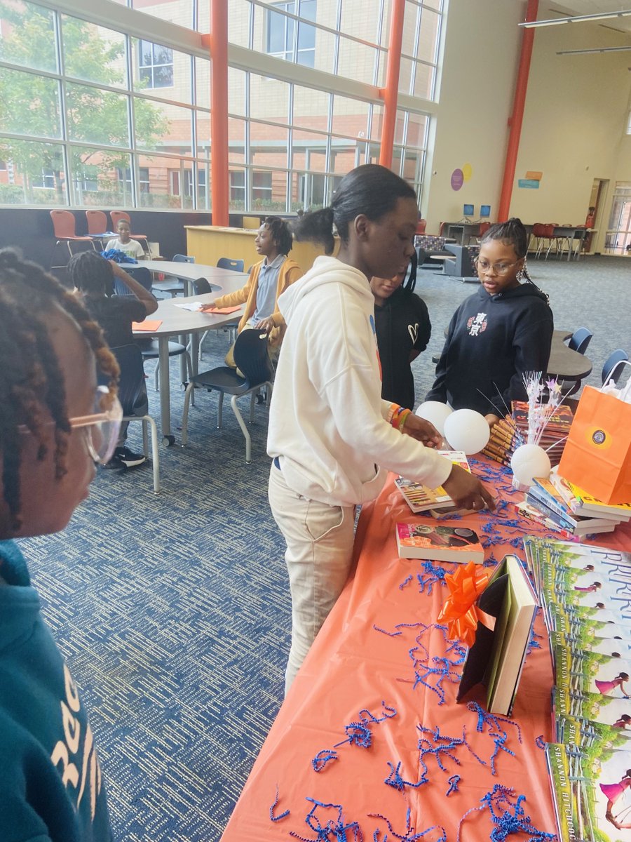IvoryPublicLLC's tweet photo. @IvoryPublicLLC kicked off its first annual Book Tasting Tour at @JLIAMediaCenter. Scholars were given the opportunity to explore different literary genres, engage in fun activities and indulge in tasty snacks. Thank you for having us. Stay tuned for updates on our next tour stop https://t.co/jGA4e0DYfu