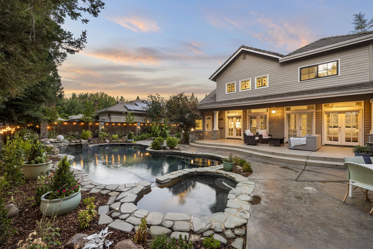 MilesMinnoPhoto's tweet photo. We are hanging onto the summer vibes. Fall is around the corner…
#sundown #pooltime #sunset #nature #sunset_pics #sky #backyarddesign #backyardfun #landscape #granitebayrealestate #sunsetphotography #backyard #pool #summer #sunrise #beautiful #placercountyrealestate #clouds https://t.co/ReNEPN1rQB