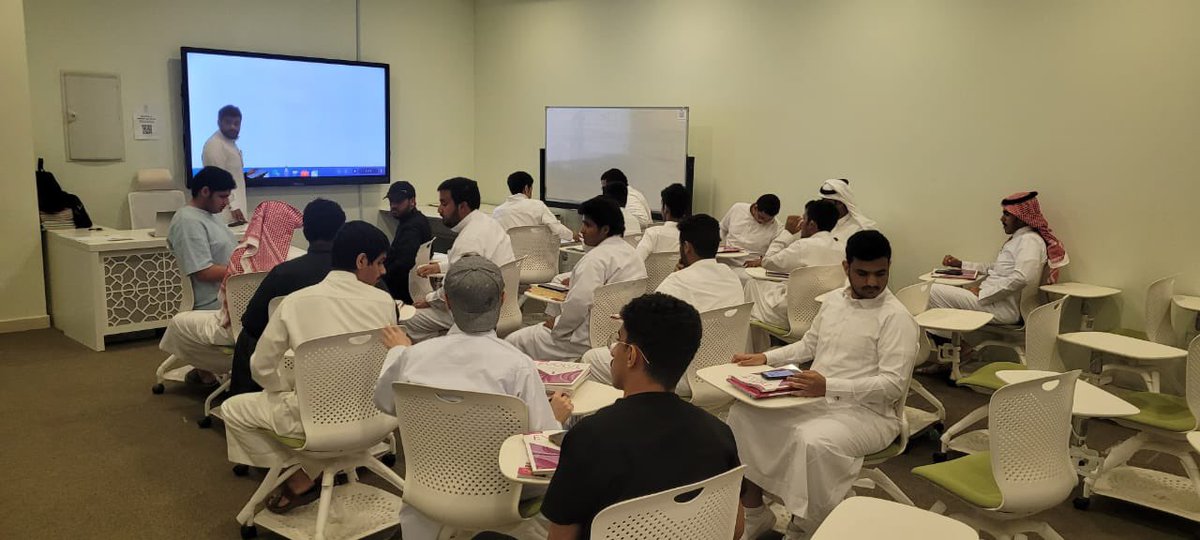 bu_dsa1's tweet photo. #تغطية
#جامعة_الباحة | #عمادة_شؤون_الطلاب | نظم #نادي_مركز_اللغة_الإنجليزية دورة بعنوان "الكتابة بخط ال Cursive باللغة الإنجليزية   " 
#الأندية_الطلابية https://t.co/cbHTiEMdte
