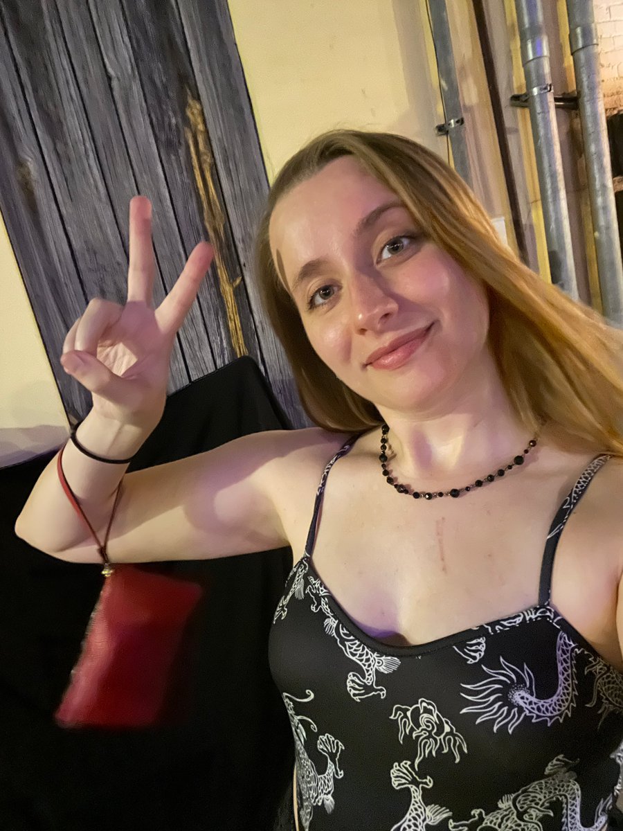 Alanis King tweet media