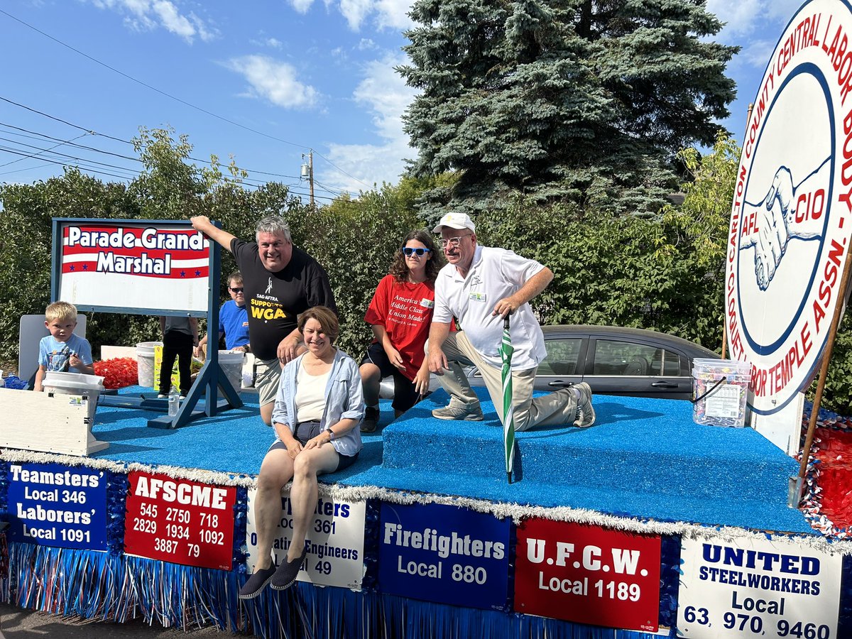 LaborWorldOrg's tweet photo. Pete Radosevich, former Rep. Mike Sundin and @amyklobuchar in the Cloquet Labor Day parade https://t.co/qEFo5RE0a2