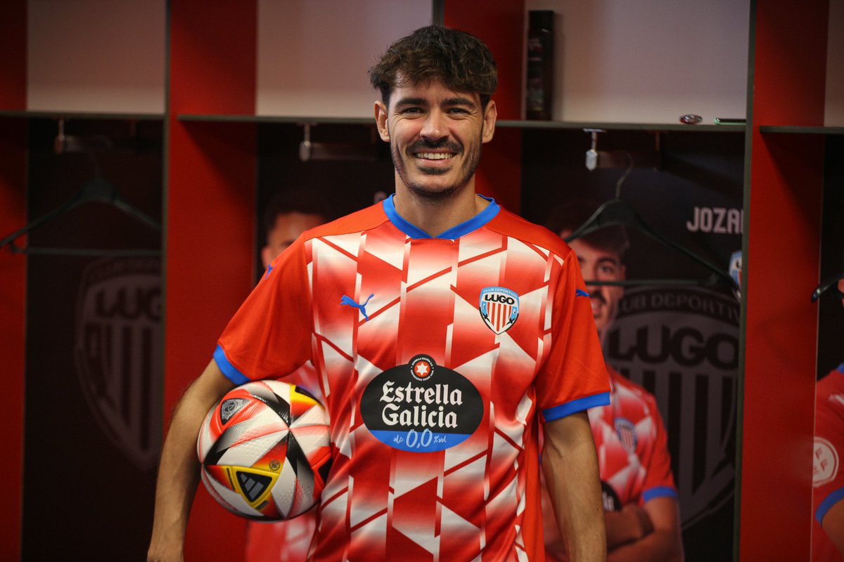 CDeportivoLugo's tweet photo. Que ben lle queda a albivermella a Joza 😁❤️🤍

#JozabedAlbivermello
#ForzaLugo https://t.co/whpQyjItIh