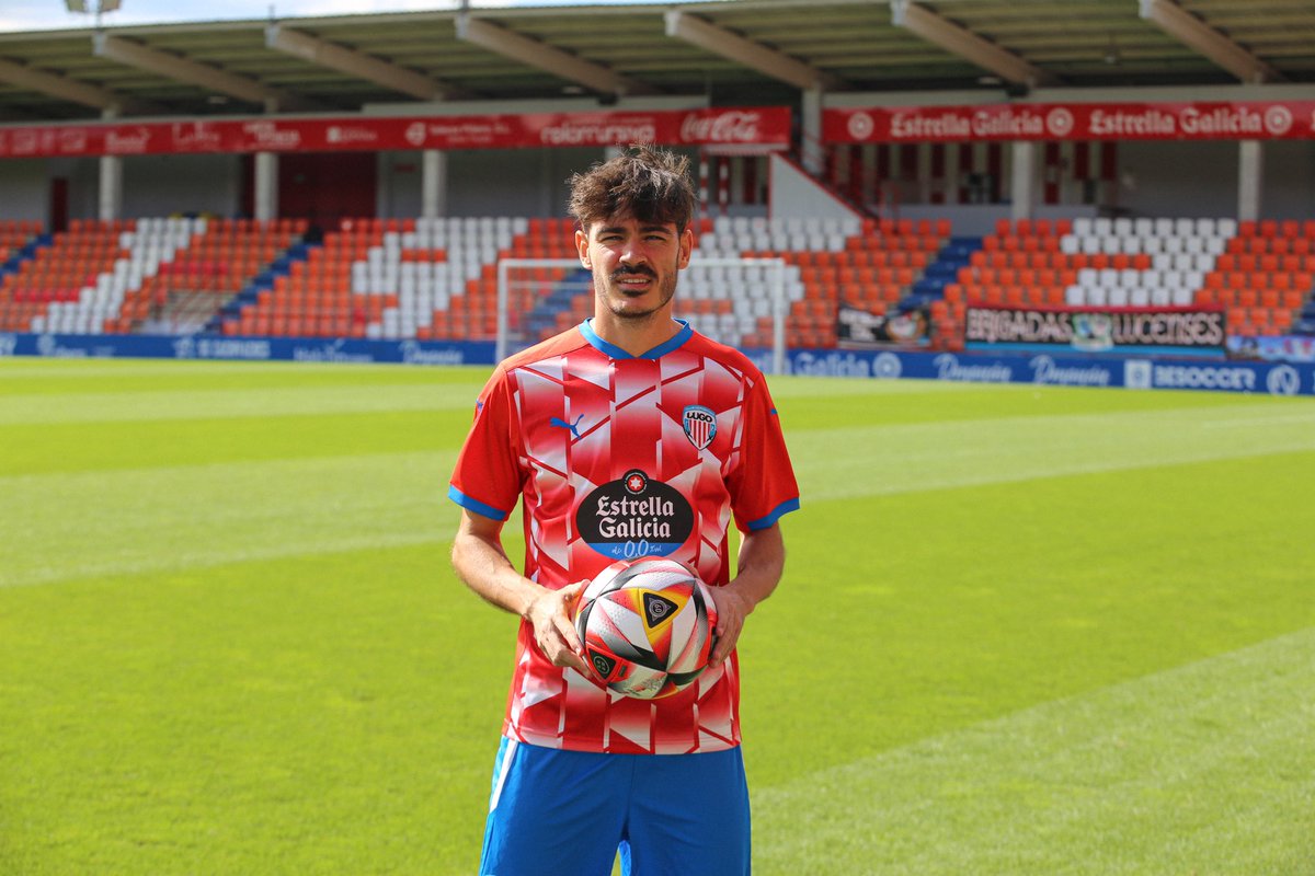 CDeportivoLugo's tweet photo. Que ben lle queda a albivermella a Joza 😁❤️🤍

#JozabedAlbivermello
#ForzaLugo https://t.co/whpQyjItIh