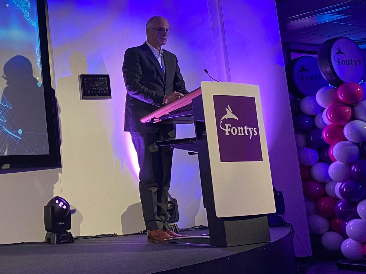 Opening bij <a href="/Fontys/">Fontys</a> van het studiejaar 2023-2024 door @JoepHouterman en <a href="/ronbormans1/">Ron Bormans</a> over de toekomst van het hbo en van ons hoger onderwijs.