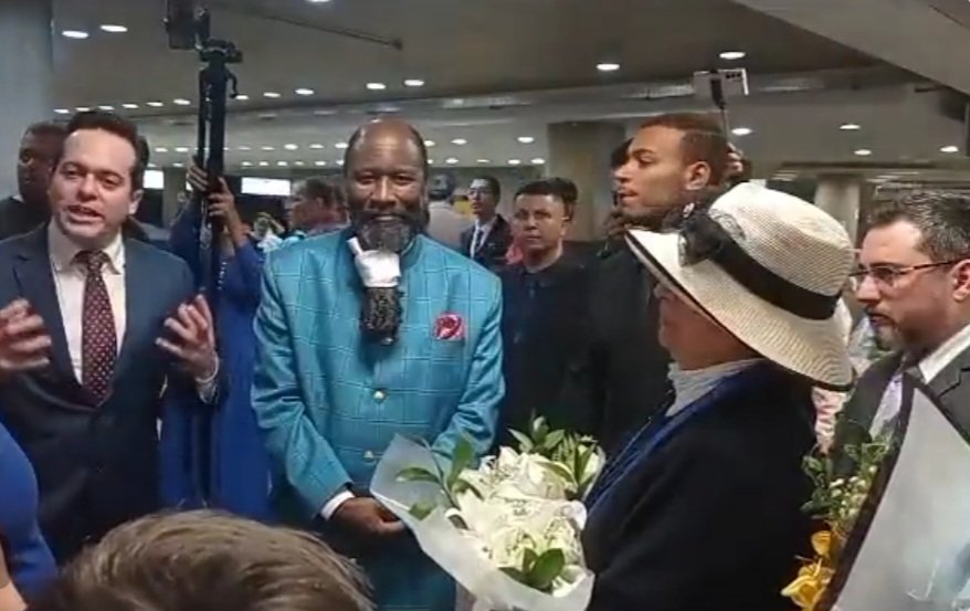 erwambua's tweet photo. It seems after what Brazilians witnessed during the phase 1 Brazil revival, they choose to honour THE TWO MIGHTIEST PROPHETS OF YAHWEH who brought hope to their nation and that's why upon their arrival they gave THEM #AnHonourableReception https://t.co/CILYPpSz00