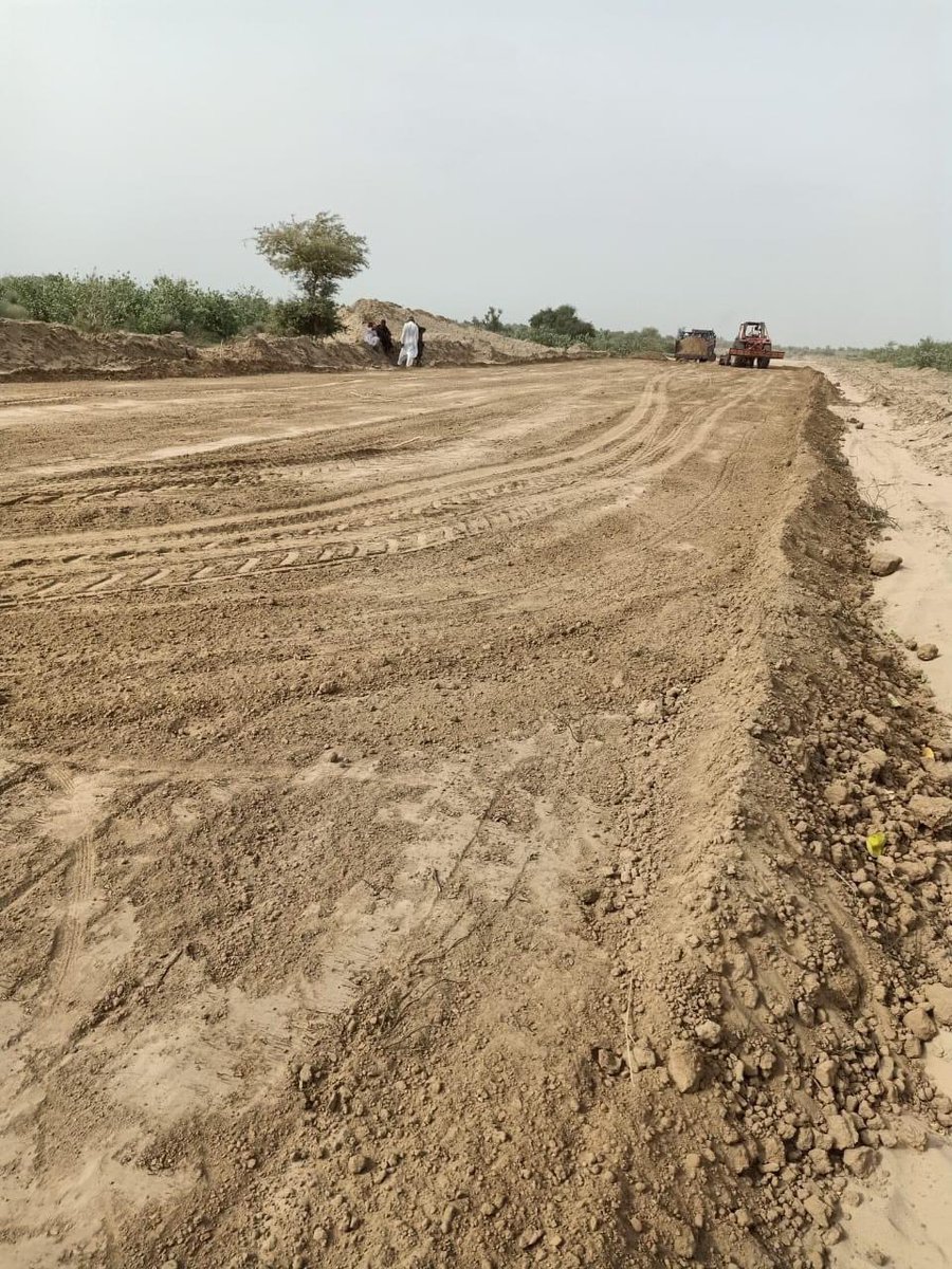 SyedAmeerAShah's tweet photo. Good News from UC Khokarapar, Thar! 

The construction of a vital village road is making great progress. Inshallah, when completed on time, it'll connect numerous villages, bringing significant benefits to the entire region.

Big thanks to @BBhuttoZardari for your support! 🙏 https://t.co/KLT8m12PKn
