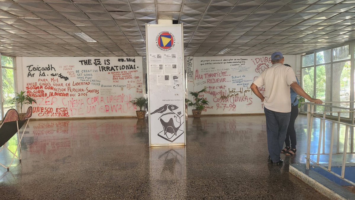 Comienza el curso 2023-2024 en San Tranquilino.
Desde la utopía puesta en práctica, donde todos venimos a enseñar y aprender contemporáneamente, no nos queda más que desearles a estudiantes, profesores y trabajadores, como siempre...MUCHO CINE!