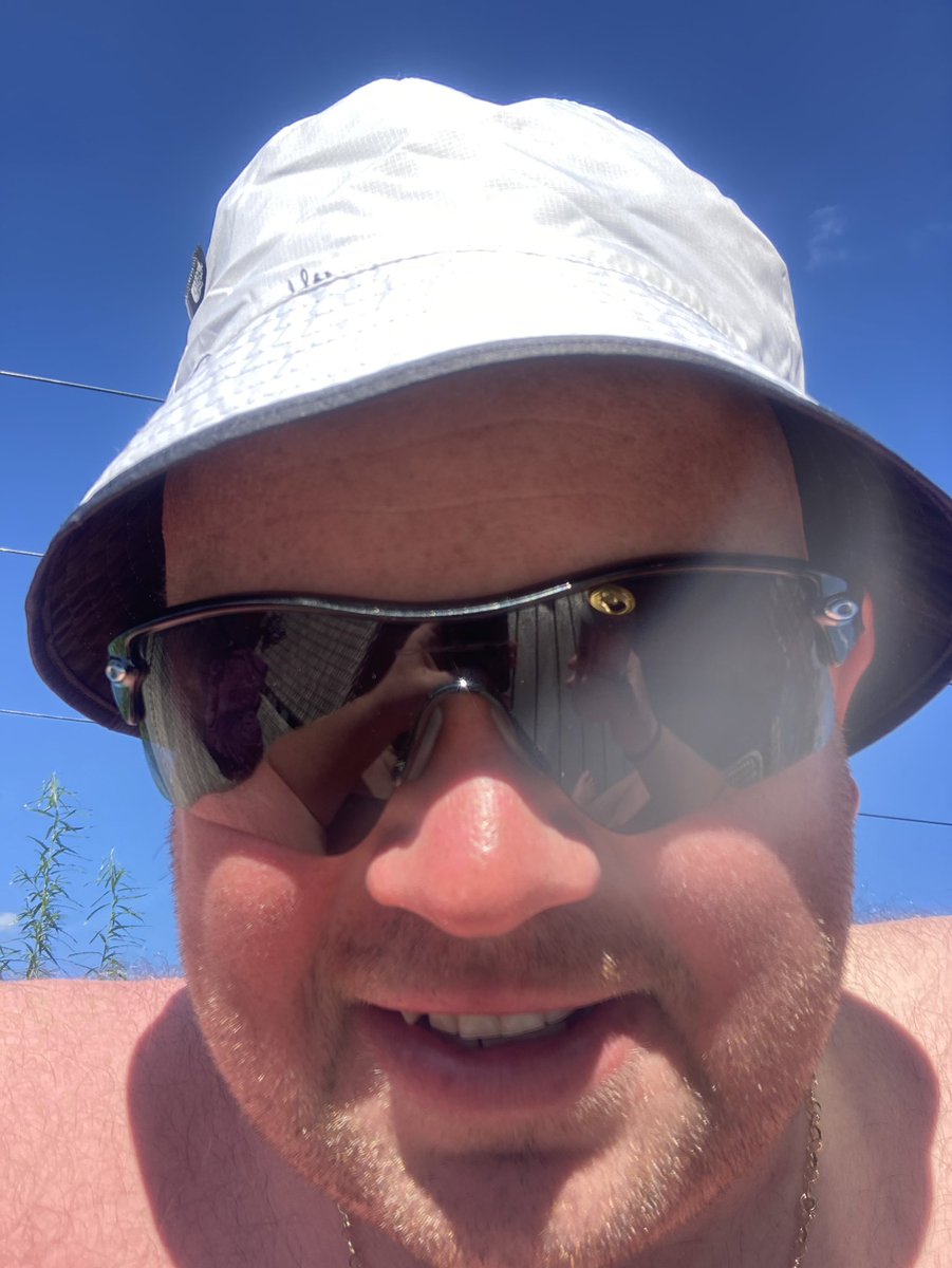 cwayman90's tweet photo. Burnt to a crisp…… #porkscratching https://t.co/7V3ntfTK58