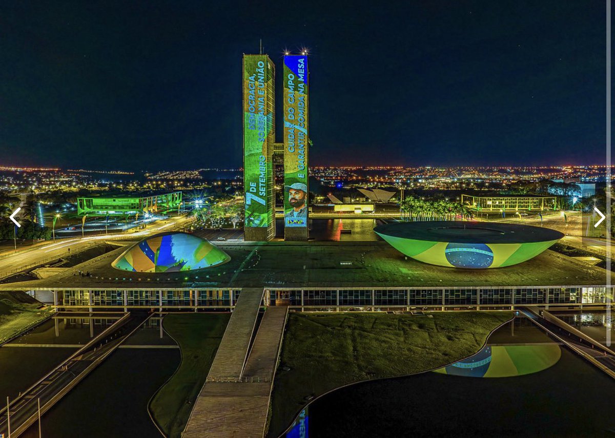 Os prédios dos Três Poderes já estão iluminados com o recado principal deste 7 de Setembro: a nossa Democracia segue mais fortalecida do que nunca!

📸 Audiovisual/PR