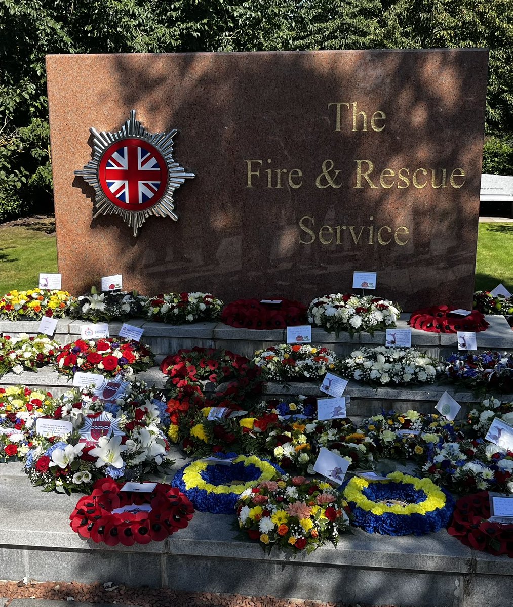 Glorioso999's tweet photo. Great and somber morning/afternoon representing @WarksFireRescue at the National Firefighter Memorial, well attended, well delivered and well worth it (If a little on the warm side) 🚒🔥🚒🔥🚒🔥🚒🔥🚒🔥🚒🔥 https://t.co/keb9PZbV2i