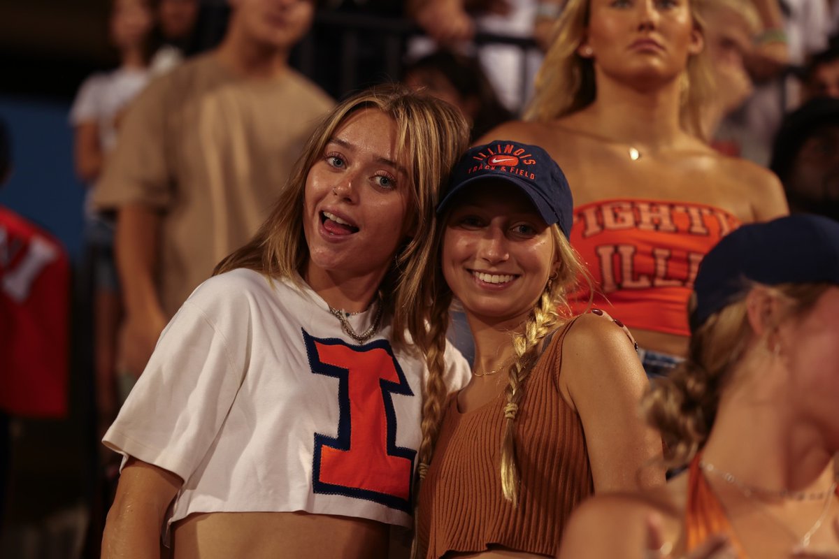 Fun Saturday supporting #Illini football

#HTTO I <a href="/lydjoe3/">Lydia Malecek</a> I <a href="/LyndaR57158866/">Lynda R</a> I <a href="/SamPoglitsch/">Sam Poglitsch</a> I <a href="/BreenaShreeves/">Breena Shreeves</a>