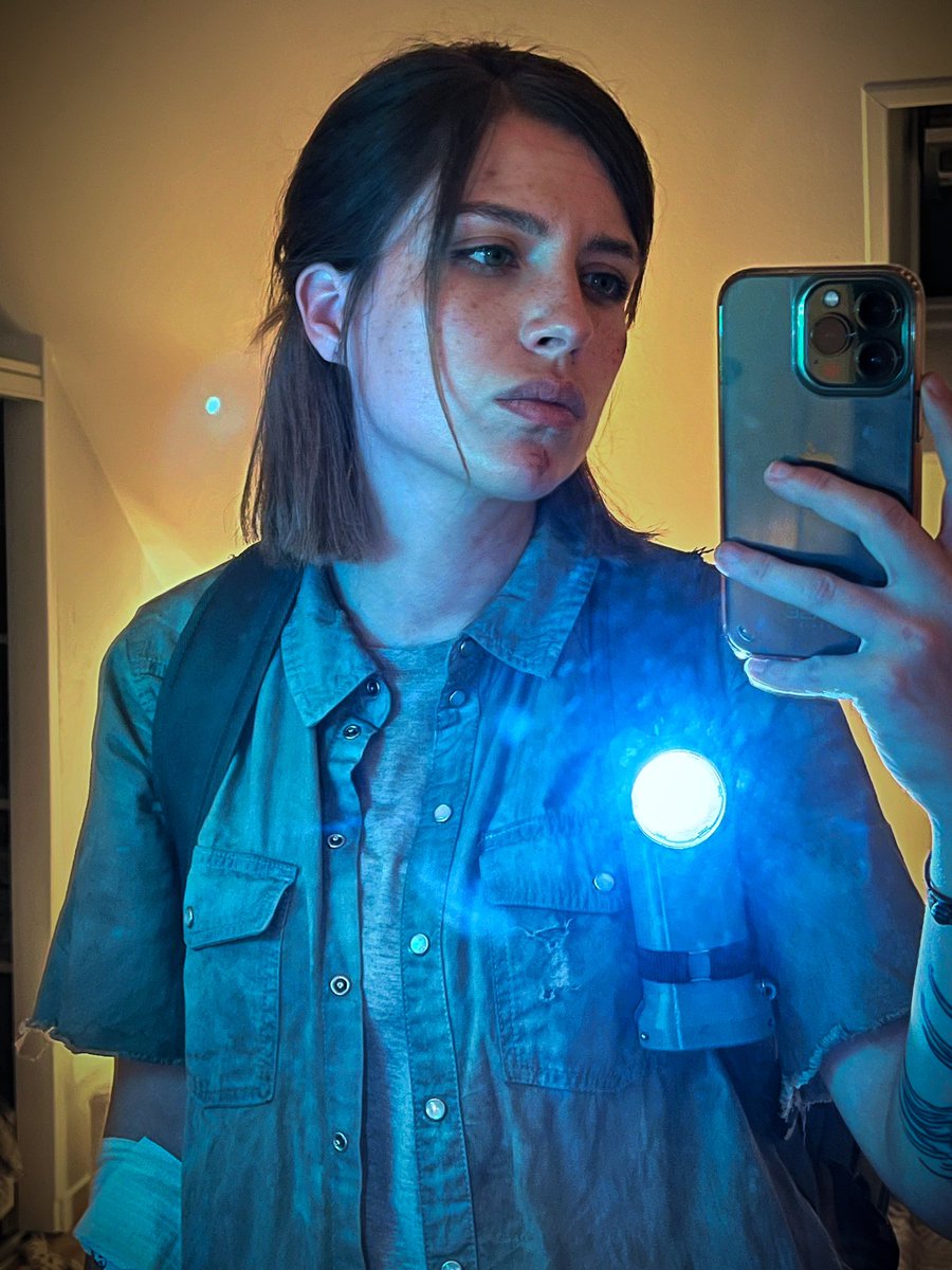 Just a girl, not a threat. #TheLastOfUs #TheLastofUsPartII #cosplay #Ellie