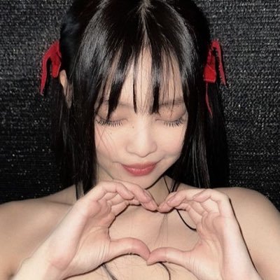 Nazirsta1's tweet photo. @TOP100KPOP I vote #JENNIE from #BLACKPINK to #TOP100KPOPRAPPER https://t.co/6oqYsQ6GzS