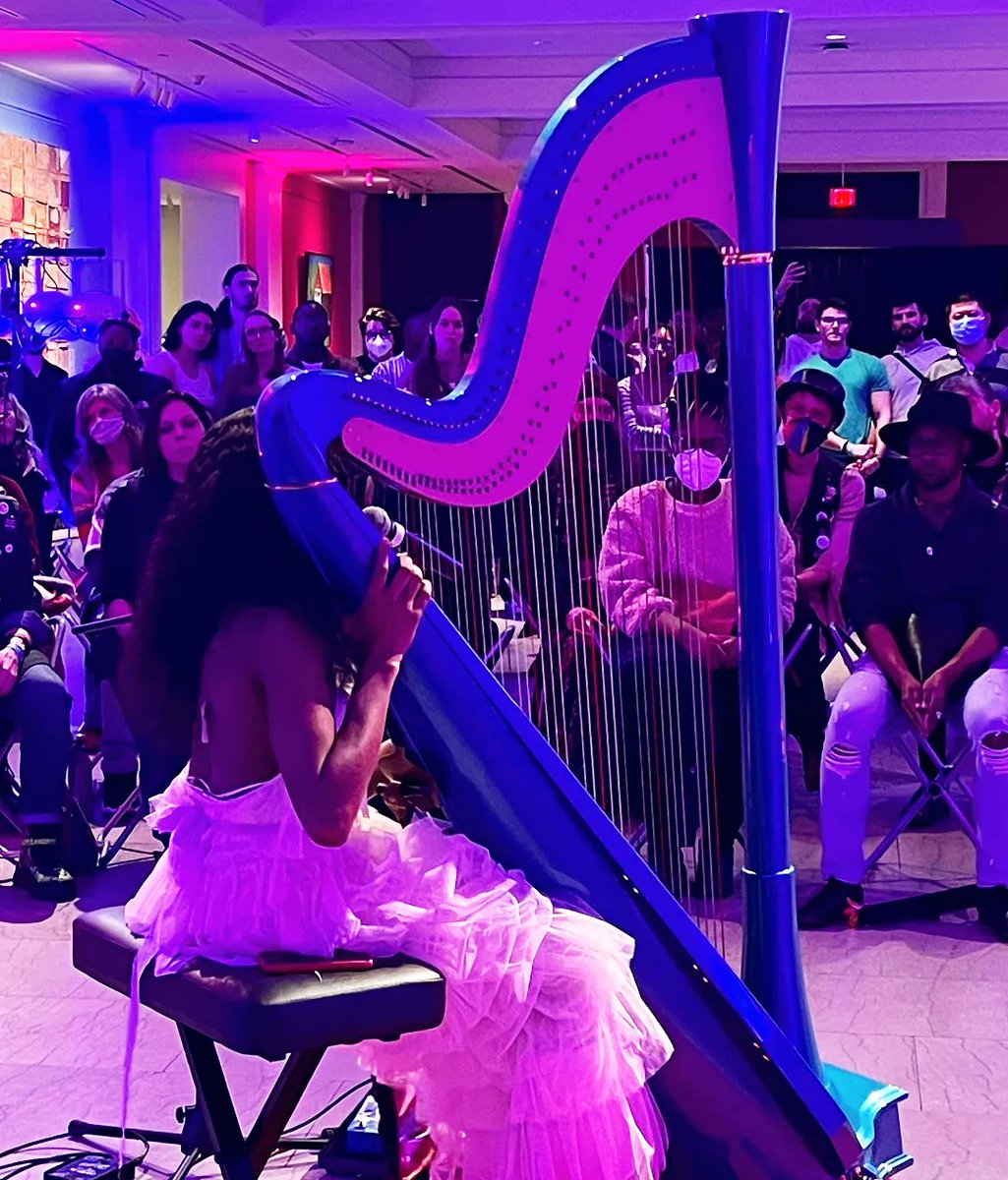 AquilMizan's tweet photo. Happy Birth Anniversary to #harpist @idee_fixe_!
In the video https://t.co/jIE7luFP35
is playing #HappyBirthday!

#strings #blackgirlsrock #harps #harpists #blackgirlmagic #harpmusic #harpistsofinstagram #harp #AhyaSimone #harplife #harpplayer #harpista #harpsolo #harpplayers https://t.co/4Er6vW4p51