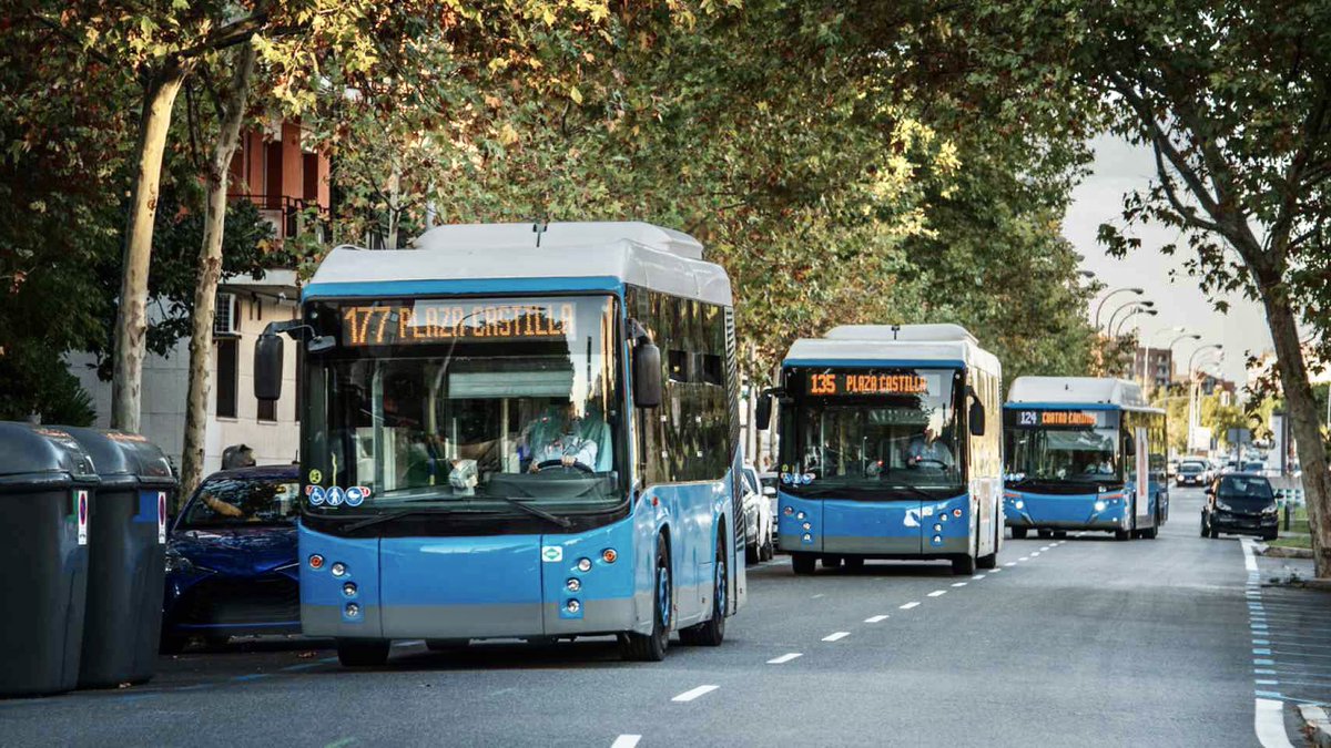 cvelazquezromo's tweet photo. ➡️ Quiero agradecer al Ayuntamiento de @MADRID, a la empresa @EMTmadrid y en especial, a su alcalde @AlmeidaPP_, que nos han cedido 20 autobuses urbanos.

🚍 Gracias a ello, podremos restablecer el transporte público en #Toledo a partir de mañana al 50%. https://t.co/ixqT6YtSmG