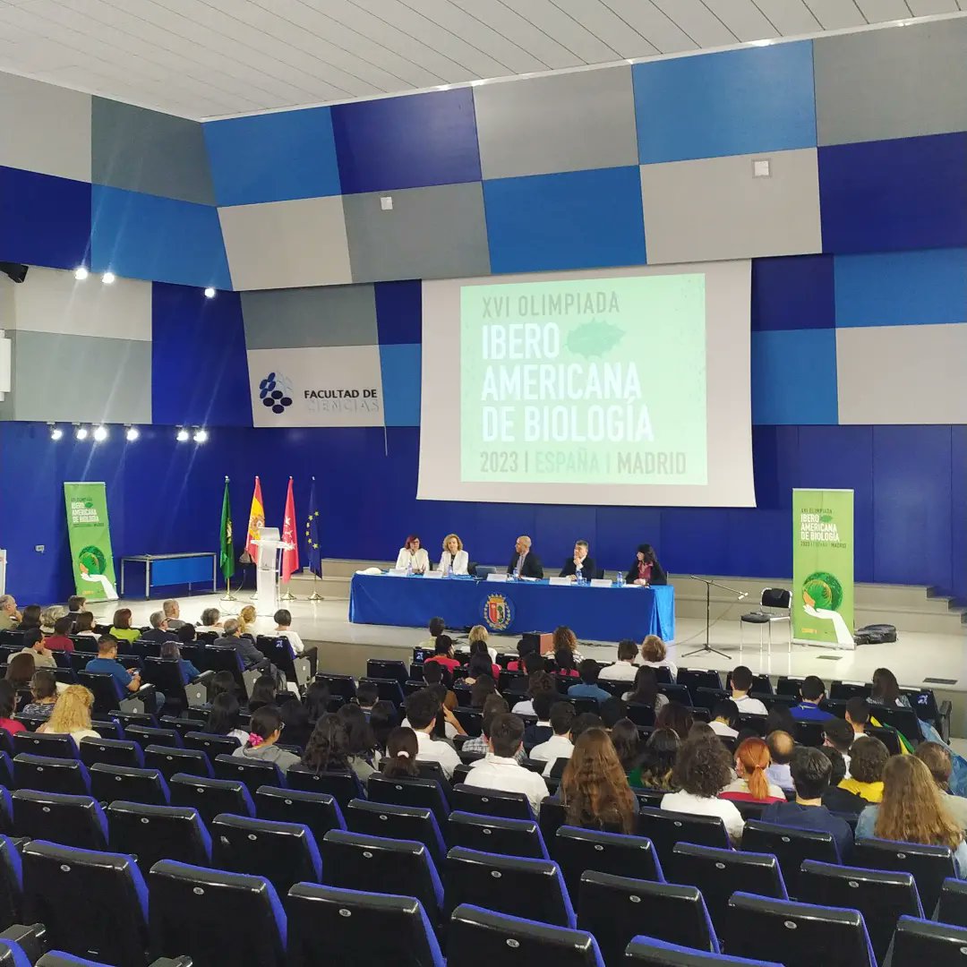 elenaortpin's tweet photo. Esta mañana, durante la inauguración de la Olimpiada Iberoamericana de Biología en la Universidad Autónoma de Madrid. 

#OIAB2023 #OIAB #UAM #guitar https://t.co/blgFFMYQFF