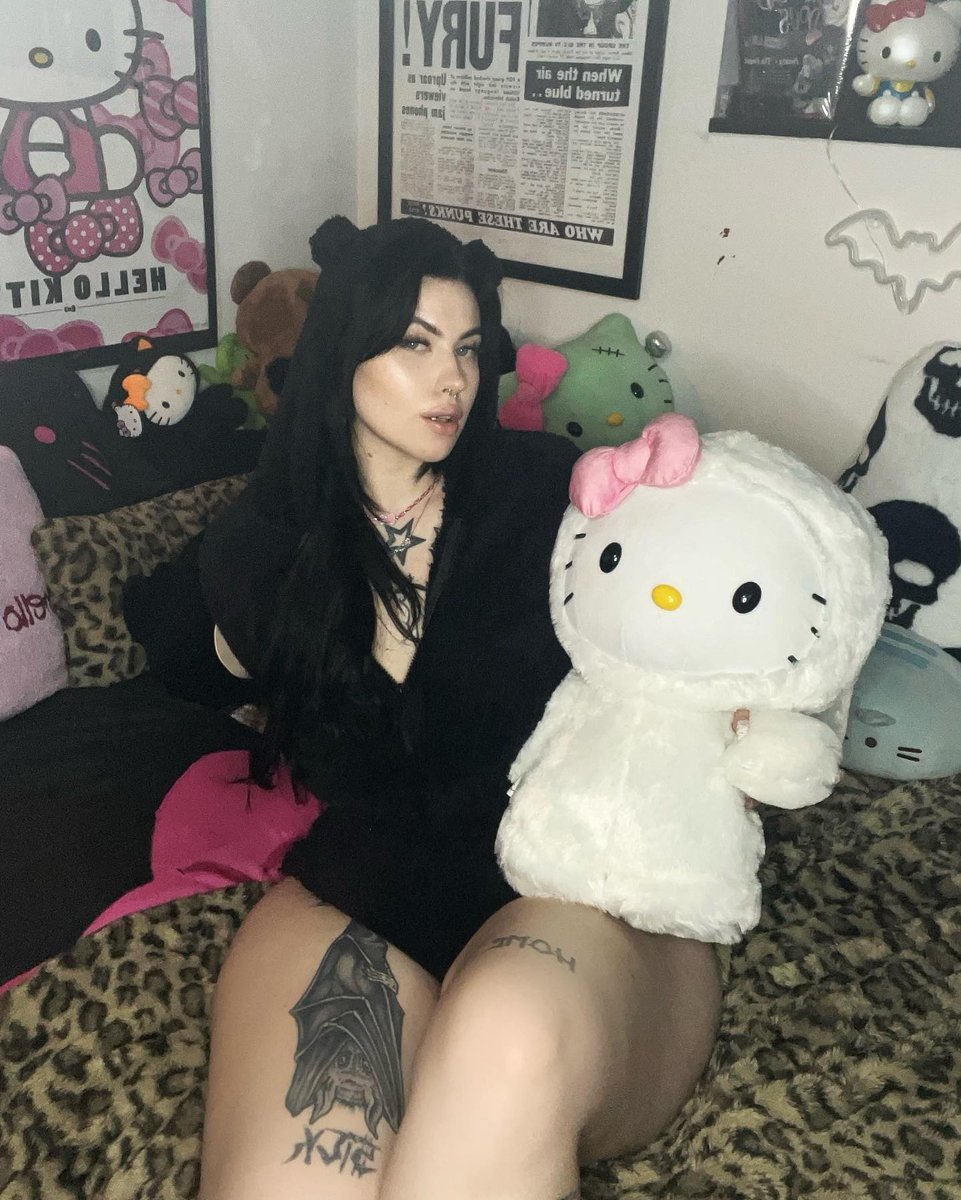 DDLGWorldStore's tweet photo. 🐻🖤 SOFT ON THE OUTSIDE, SAVAGE INSIDE 🐻🖤 deviilbby in our Fuzzy Bear Romper 🔥 https://t.co/3e1F1nj4GP