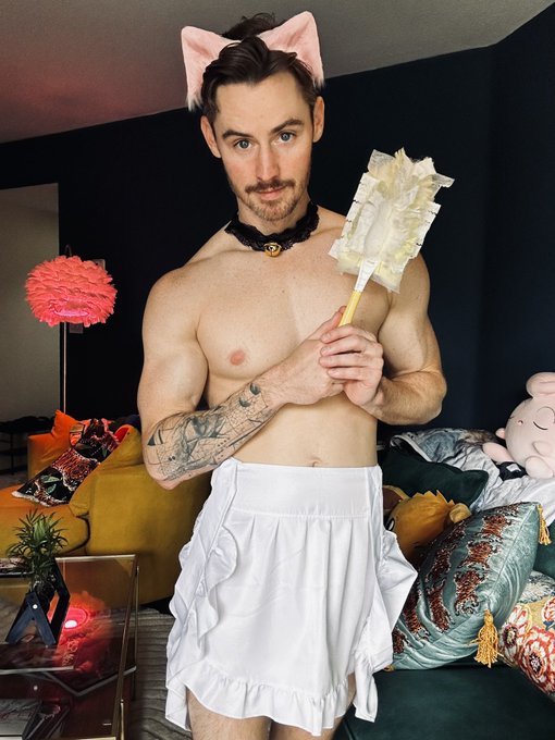 When all the dirty boys need cleaning. 🧼 This kitty was naughty. You are gonna want to see. 😼 https://t