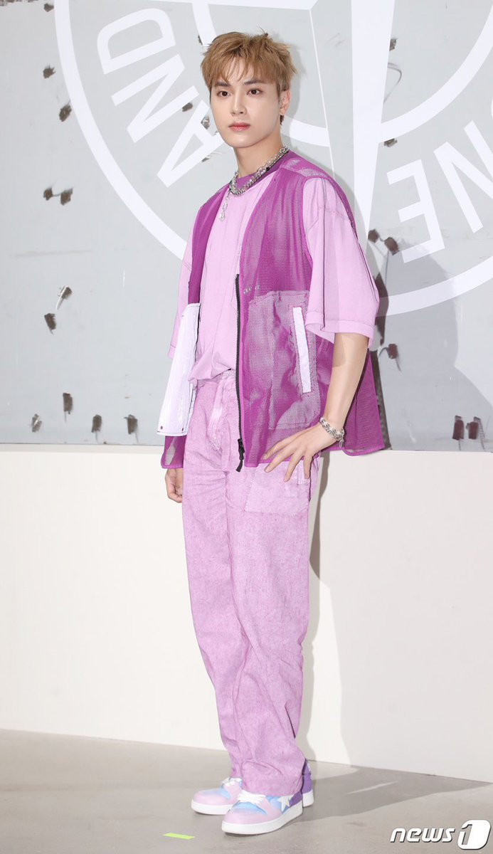 [INFO📢]

• Haknyeon participó en el evento fotográfico de Stone Island, donde celebraron el Layer 41 Studio en Seongdong-gu, Seúl, en la tarde del día 4.

•
•
•

@official_theboyz #더보이즈 #THEBMEXICO