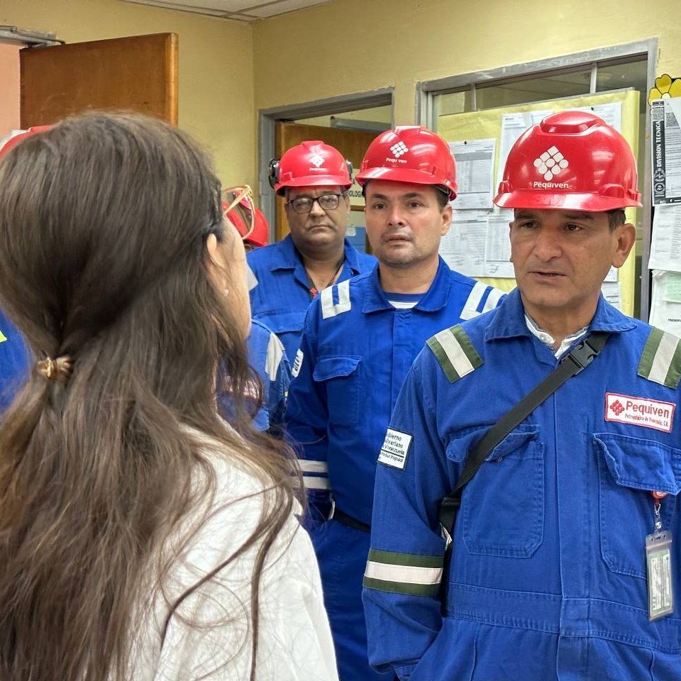 pequivenjose's tweet photo. Comprometidos con la Patria🇻🇪, grupo gerencial de oriente realizo un recorrido de campo, constatando las condiciones operacionales del #CPJAA, junto al gerente general Hipócrates Castrillo.

@TellecheaRuiz
@PrensaPequiven 
#MeEncantaVenezuela https://t.co/ntV4h73DWP