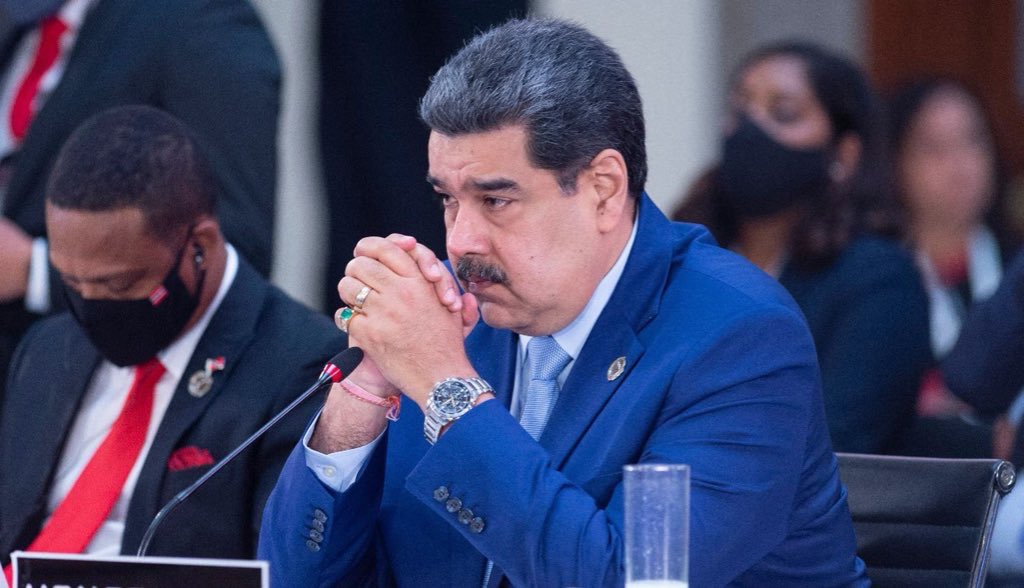 wallstwolverine's tweet photo. @PabloEchenique Carlos Sainz se lo compra con el dinero de su trabajo. En tu sistema se lo compran sus oligarcas con el dinero del pueblo, mientras este se muere de hambre. https://t.co/ZVUlMwUNao