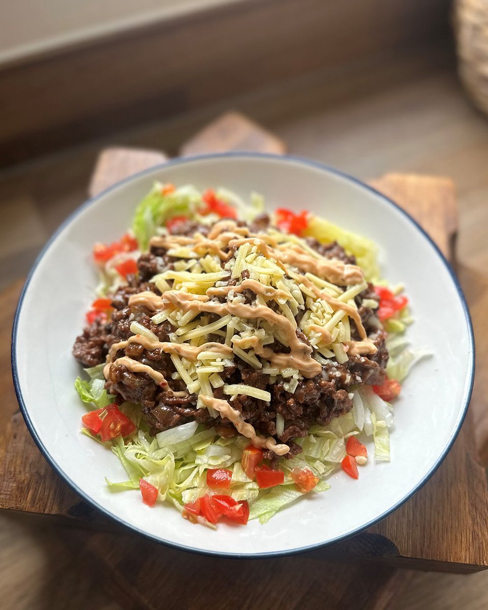 Burger in a bowl? Yes, please 👀! Our take on this deconstructed classic is a certified winner with our community! Kimberley (slimwithkeeks on Instagram) recreated this colourful dish recently – doesn’t her plate look delicious 😋? Have a go yourself 👉: ow.ly/GtNV50PHw54