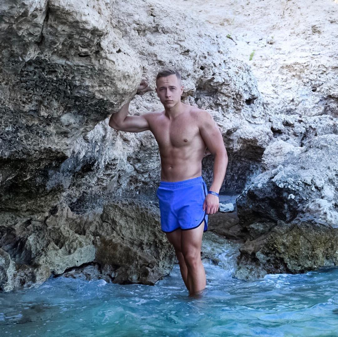 evgeniy_fit_'s tweet photo. 💪🌊 #summer #fit https://t.co/LrHPL01kbs