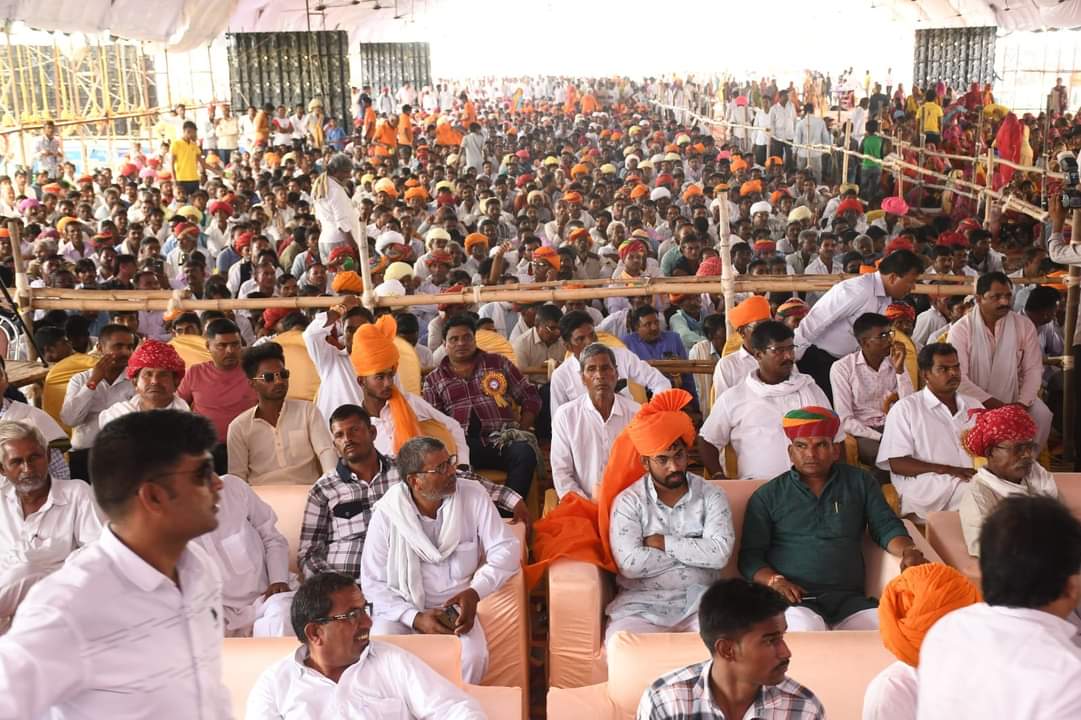 BawariSamaj's tweet photo. मेंहदी नगरी #सोजत पाली में #बावरी_समाज का विशाल जनसैलाब उमड़ कर इस महाकुंभ को सफल बनाया इस मुक्ति दिवस कार्यक्रम में पहुंचने वाले प्रत्येक समाज बंधु, को तह दिल से शुक्रिया अदा करता हूं, कि आप सभी के सहयोग से एक विशाल महा उत्सव  मनाया गया, https://t.co/IjCziSSi7n