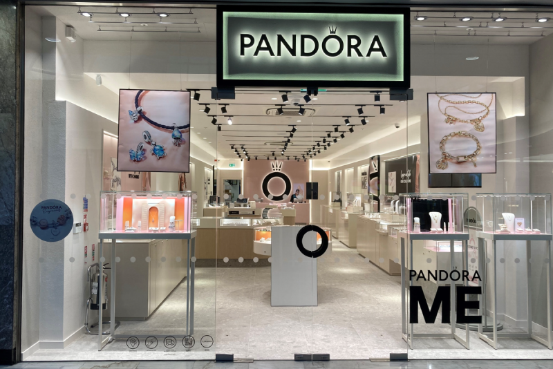shop_works's tweet photo. A shout out to our shopfitting team for delivering another outstanding refit project for Pandora's Brent Cross outlet, not only delivered under budget but ahead of schedule giving Pandora an extra 3 days trading.
#shopfitting #pandora #refit #makingshopswork https://t.co/hXzahObyrf