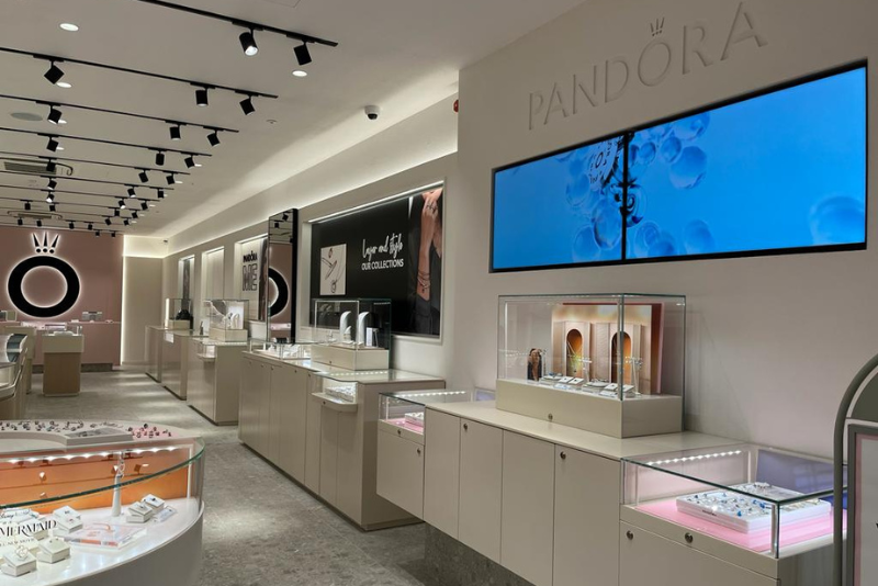 shop_works's tweet photo. A shout out to our shopfitting team for delivering another outstanding refit project for Pandora's Brent Cross outlet, not only delivered under budget but ahead of schedule giving Pandora an extra 3 days trading.
#shopfitting #pandora #refit #makingshopswork https://t.co/hXzahObyrf