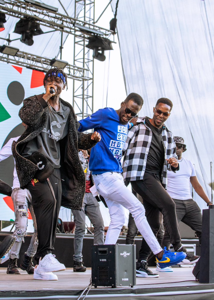 KLINentate's tweet photo. Thank you @OfficialEntikko
Y’all were amazing at #AliveInThePark 
And @tonyberrian256 thank you for pulling off a stellar opening performance 👌🏾 https://t.co/s9PGjsYBEM