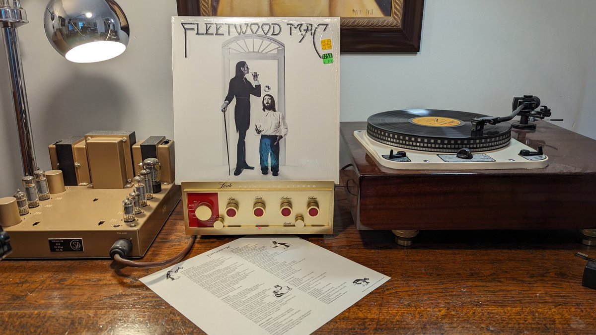 Fleetwood Mac 1975 Reprise Records
#vinyl #nowspinning
Great LP - track 2 side 2... Landslide ! 😎🎵