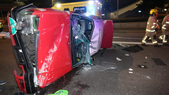 tripperhead's tweet photo. ππ°ππ₯
The Hong Kong Taxi Crash Chronicles, September 4th edition.
π: 18 Harcourt Rd, Central
π: 11pm
π€: Driver and two passengers sent to hospital with slight injuries
β: Couldn't decide which lane to pick, hit road divider instead.
https://t.co/8OGjIZP67E