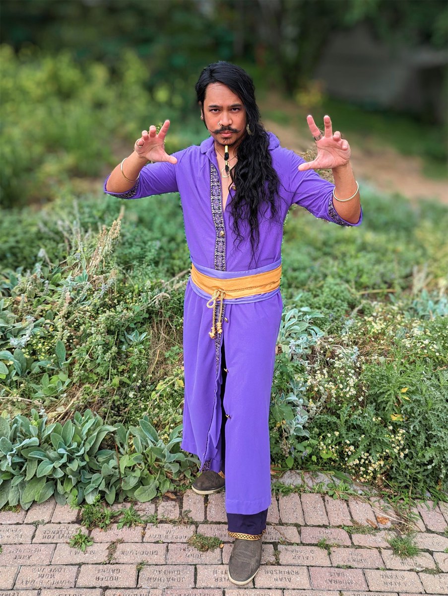 “Let me show you why they call me "Glorious".”

I DID IT! I FINALLY MADE A #GILMORECOSPLAY!

Details: instagram.com/p/CwxwAuRL9qg
📷: <a href="/dianalavelle/">Diana</a>
#ShaunGilmore by <a href="/matthewmercer/">Matthew Mercer</a>

#CriticalRole #CriticalRoleCosplay #Gilmore #VoxMachina #TheLegendOfVoxMachina <a href="/CriticalRole/">Critical Role</a>