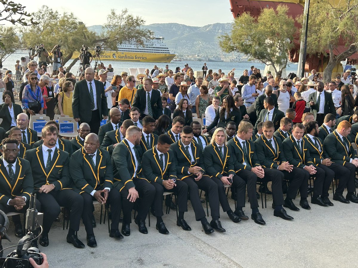 FredericCormary's tweet photo. 🇿🇦 Les Springboks participent à leur cérémonie d’accueil à La Tour Royale à Toulon où ils vont recevoir leurs capes. #RWC2023 #Rugby #AFS @SudOuest_Sport https://t.co/b96JtimYPh