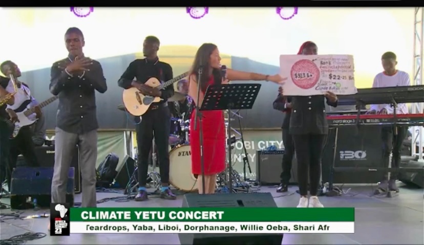 1TeresaAnderson's tweet photo. Such an honour to launch @ActionAid "How the #FinanceFlows" report at the People's Climate Assembly in Nairobi.

Not often one launches a report on financial flows with farmers &amp; youth from the front lines, a hand-drawn placard instead of ppt, &amp;🔥 spoken word poet @WillieOeba! https://t.co/Ws6PlfSpNr