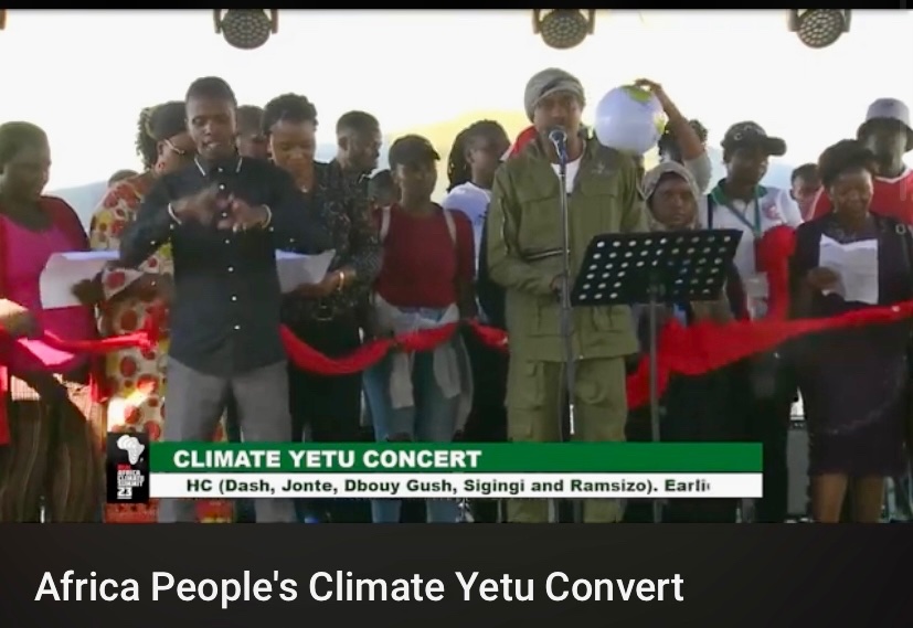 1TeresaAnderson's tweet photo. Such an honour to launch @ActionAid "How the #FinanceFlows" report at the People's Climate Assembly in Nairobi.

Not often one launches a report on financial flows with farmers &amp; youth from the front lines, a hand-drawn placard instead of ppt, &amp;🔥 spoken word poet @WillieOeba! https://t.co/Ws6PlfSpNr