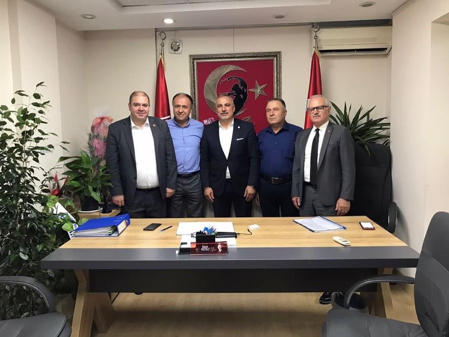 pendikiyiparti's tweet photo. İlçe Başkanımız Süleyman Turan, Belediye Meclis Üyelerimiz Yılmaz Saraç ve Turgay Yılgın ve İlçe Yöneticilerimiz bugün, görevine yeni seçilen CHP İlçe Bşk. Niyazi Güneri ve yönetimine hayırlı olsun ziyaretinde bulundular.
Misafirperverliği için Niyazi başkanımıza teşekkür ederiz. https://t.co/Yz1cfnCBrd