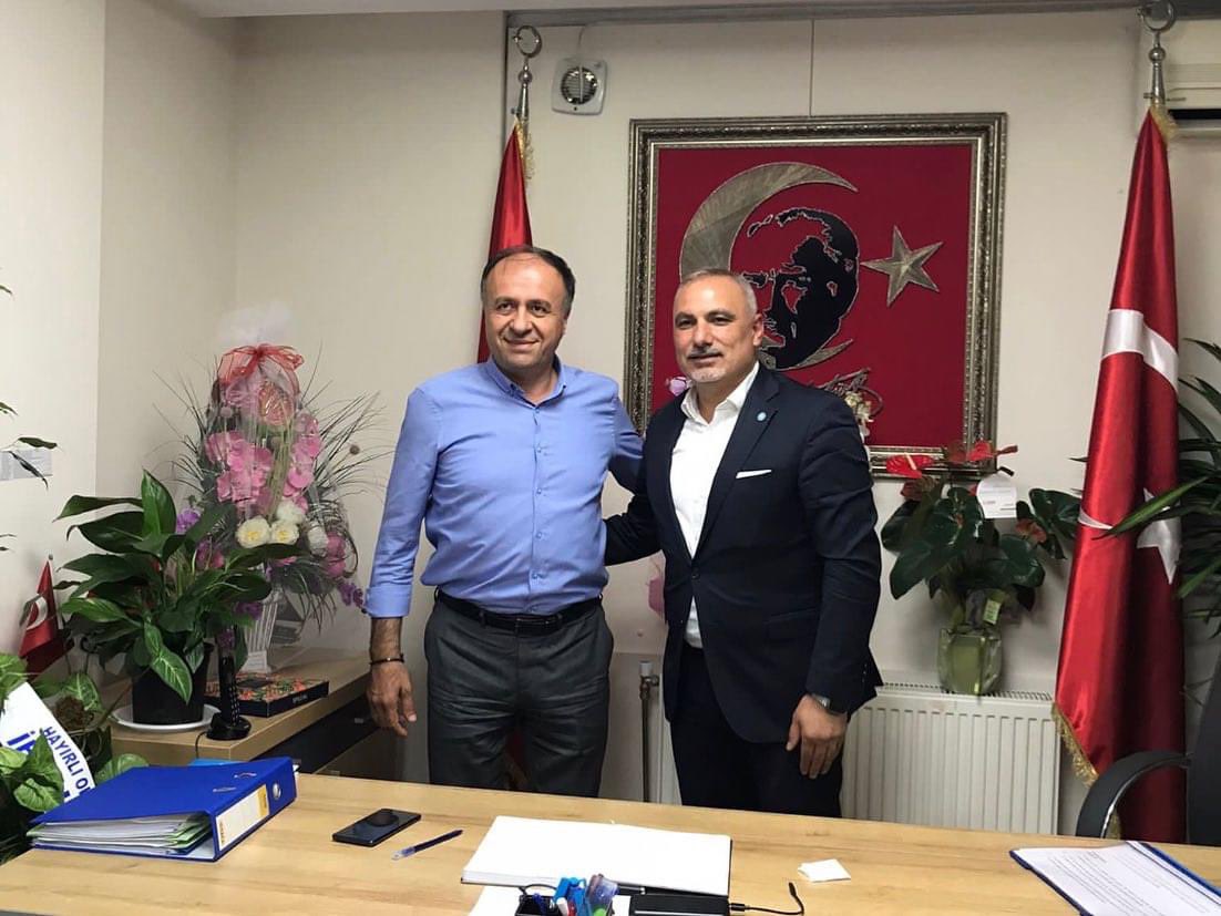 pendikiyiparti's tweet photo. İlçe Başkanımız Süleyman Turan, Belediye Meclis Üyelerimiz Yılmaz Saraç ve Turgay Yılgın ve İlçe Yöneticilerimiz bugün, görevine yeni seçilen CHP İlçe Bşk. Niyazi Güneri ve yönetimine hayırlı olsun ziyaretinde bulundular.
Misafirperverliği için Niyazi başkanımıza teşekkür ederiz. https://t.co/Yz1cfnCBrd