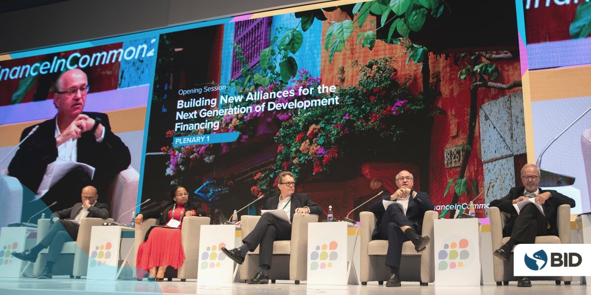el_BID's tweet image. 🧵 Durante las palabras de apertura de #FinanceinCommon2023, en conjunto con Boitumelo Mosako, @RiouxRemy, @wernerhoyer, @mj_stott y @Bancoldex, el Pdte. @igoldfajn pidió mayor colaboración entre los BPD para movilizar recursos en respuesta a los #ODS y a los crecientes desafíos…