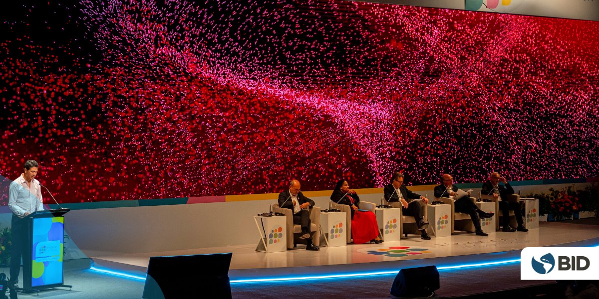 el_BID's tweet image. 🧵 Durante las palabras de apertura de #FinanceinCommon2023, en conjunto con Boitumelo Mosako, @RiouxRemy, @wernerhoyer, @mj_stott y @Bancoldex, el Pdte. @igoldfajn pidió mayor colaboración entre los BPD para movilizar recursos en respuesta a los #ODS y a los crecientes desafíos…