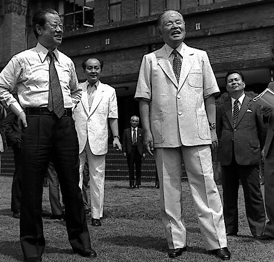 Mar0ti's tweet photo. An intersection of geopolitics, energy, and fashion: Japan in the mid-70s rolled out the shoene-rokku, or “energy conservation look” - business suits with short sleeve jackets. While the trend was short-lived (it did see resurgences in the 90s and 00s) 🧵1/9 https://t.co/bQLgXXGXZV