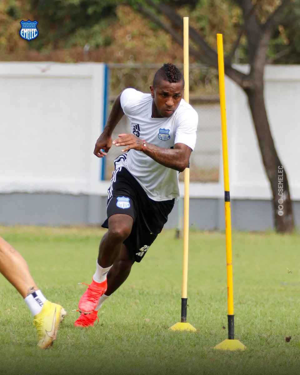 Iniciamos la semana de trabajo 💪🏼

📍 Complejo Club Sport Emelec

#PorEmelec 🤜🏻🤛🏻⚡️