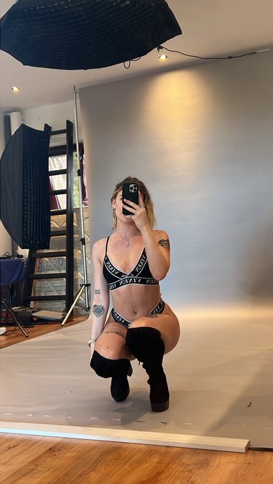 photoshoot time @VIXEN https://t.co/NeoqpIEz5d<a class="tags" href="/tag/vixen">@vixen</a><a href="/tag/venusberlin"class="tags"><span>#venusberlin</span></a>